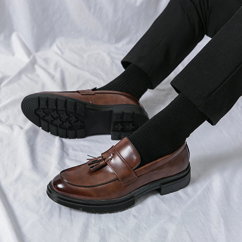 Zapatos de marca de lujo para hombre, mocasines suaves de talla grande 46, mocasines de hombre de cuero de alta calidad con borlas, zapatos planos de conducción