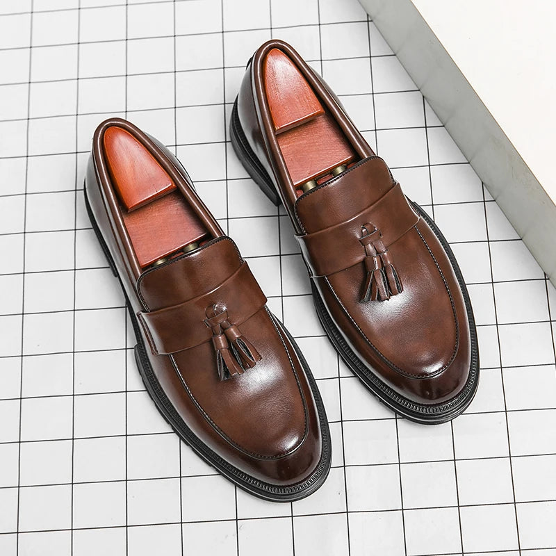 Zapatos de marca de lujo para hombre, mocasines suaves de talla grande 46, mocasines de hombre de cuero de alta calidad con borlas, zapatos planos de conducción