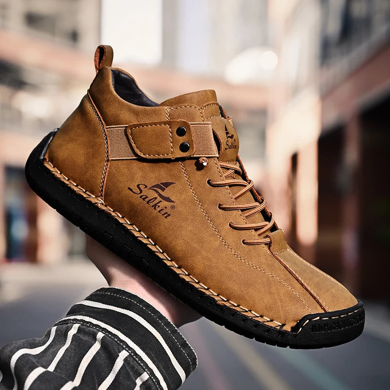 Nuevos zapatos casuales de cuero hechos a mano 2024 para hombre, zapatillas de diseño, zapatos de cuero transpirables para hombre, botines para exteriores para hombre.