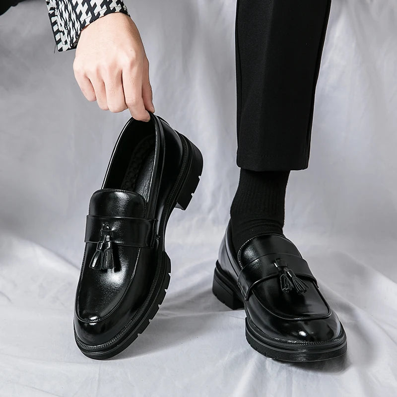 Zapatos de marca de lujo para hombre, mocasines suaves de talla grande 46, mocasines de hombre de cuero de alta calidad con borlas, zapatos planos de conducción