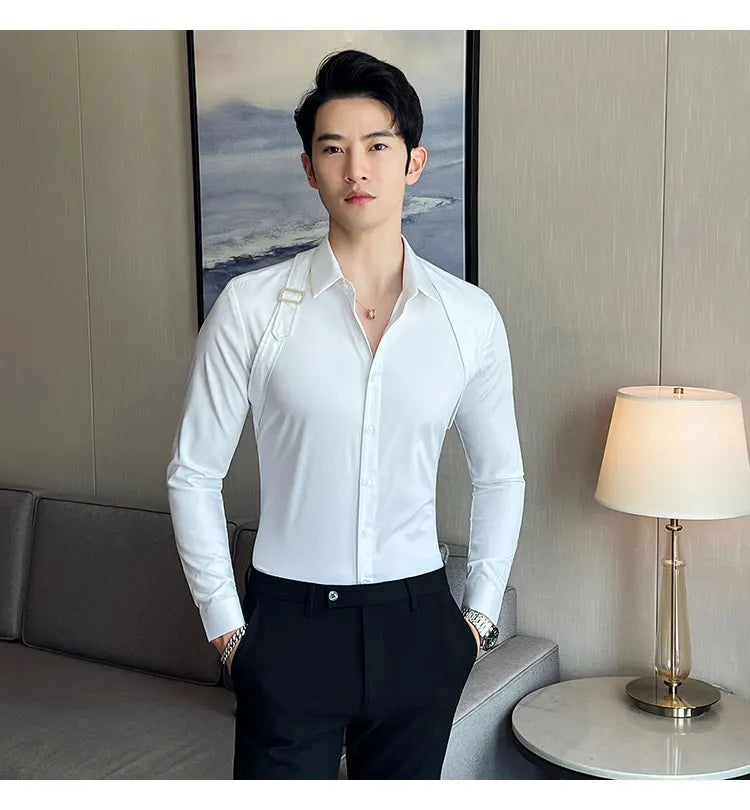 Camisa con diseño decorativo de tiras, ropa para hombre 2023, camisa coreana de manga larga, corte entallado, informal, ideal para discotecas y bailes de graduación.