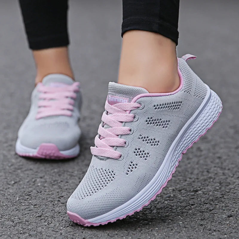 Zapatos casuales de mujer, zapatillas planas de malla transpirables a la moda para caminar, zapatillas de deporte para mujer 2021, zapatos vulcanizados para gimnasio, calzado blanco para mujer