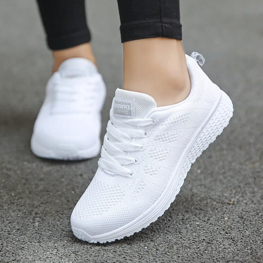 Sapatos casuais femininos da moda, respiráveis, de malha, para caminhada, tênis baixos, para academia, vulcanizados, calçados brancos para mulheres, 2021