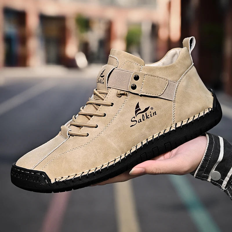 Novos sapatos masculinos casuais de couro feitos à mão 2024, tênis com design respirável para homens, botas de cano curto para áreas externas