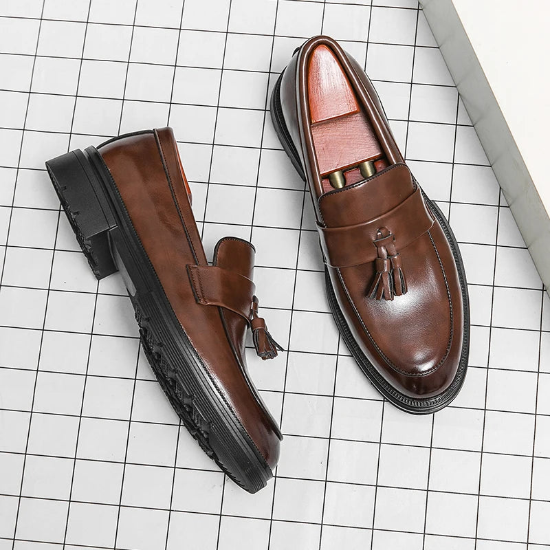 Zapatos de marca de lujo para hombre, mocasines suaves de talla grande 46, mocasines de hombre de cuero de alta calidad con borlas, zapatos planos de conducción