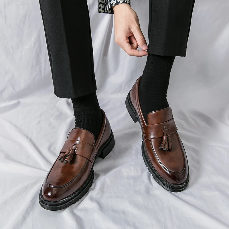 Zapatos de marca de lujo para hombre, mocasines suaves de talla grande 46, mocasines de hombre de cuero de alta calidad con borlas, zapatos planos de conducción
