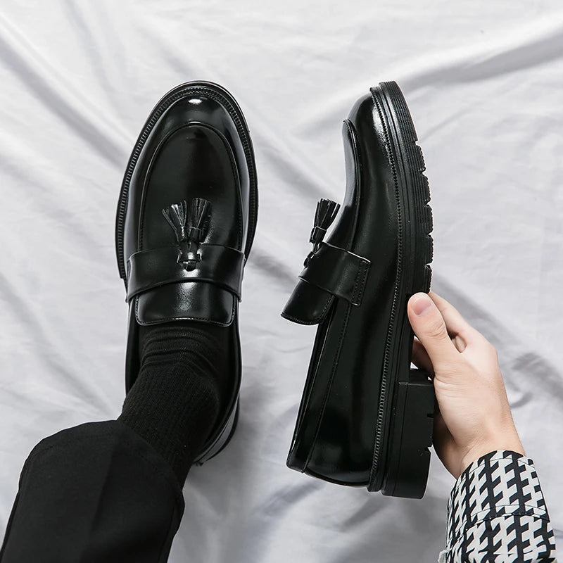 Zapatos de marca de lujo para hombre, mocasines suaves de talla grande 46, mocasines de hombre de cuero de alta calidad con borlas, zapatos planos de conducción