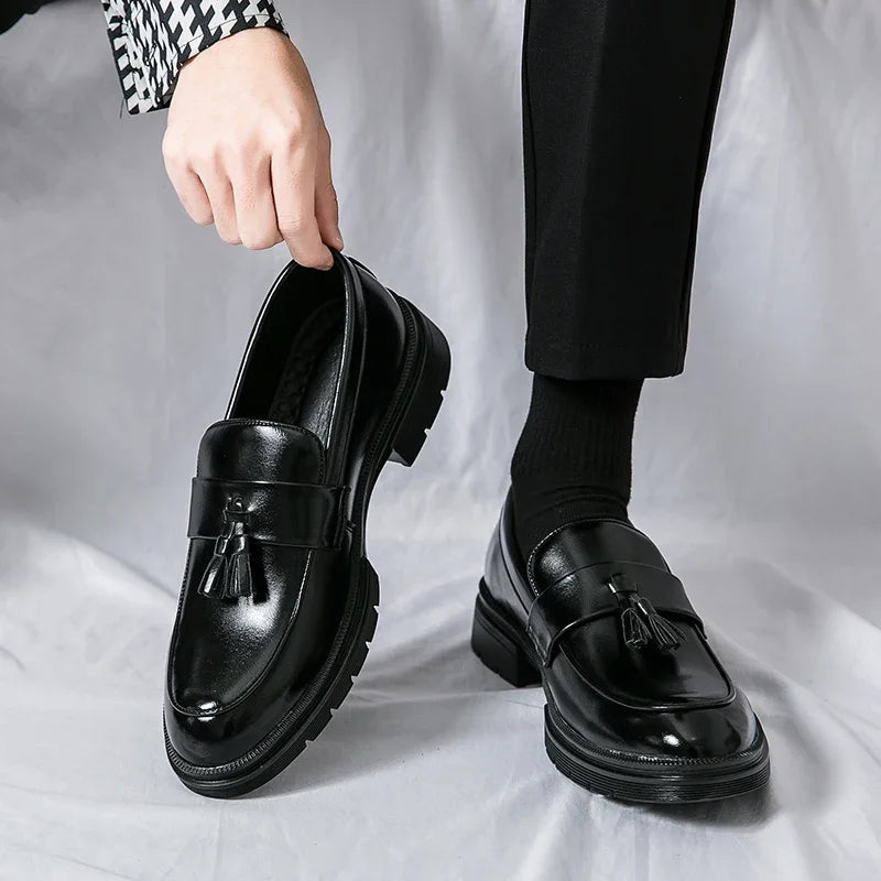 Zapatos de marca de lujo para hombre, mocasines suaves de talla grande 46, mocasines de hombre de cuero de alta calidad con borlas, zapatos planos de conducción