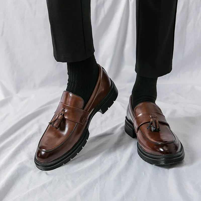Zapatos de marca de lujo para hombre, mocasines suaves de talla grande 46, mocasines de hombre de cuero de alta calidad con borlas, zapatos planos de conducción