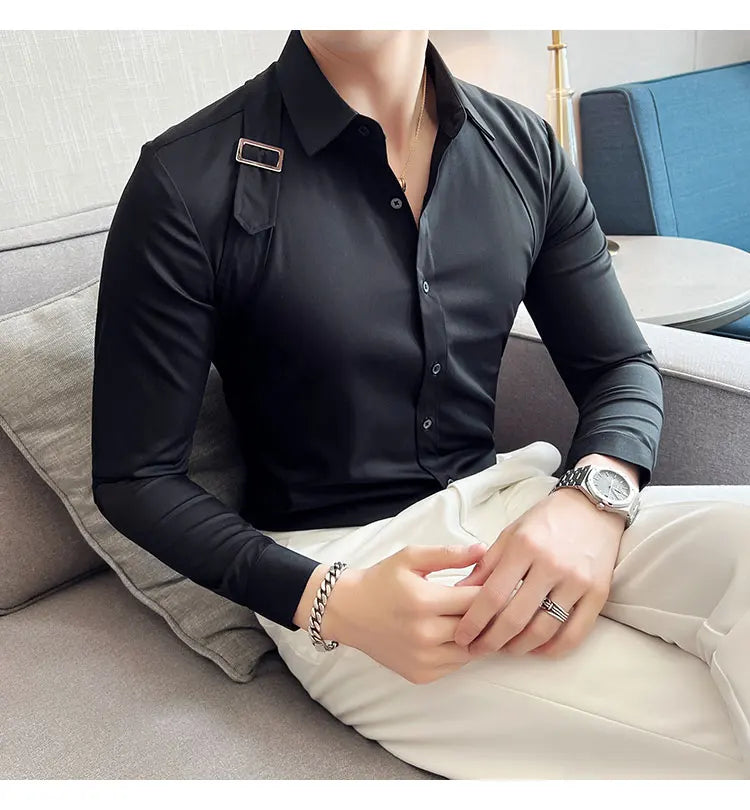 Camisa con diseño decorativo de tiras, ropa para hombre 2023, camisa coreana de manga larga, corte entallado, informal, ideal para discotecas y bailes de graduación.