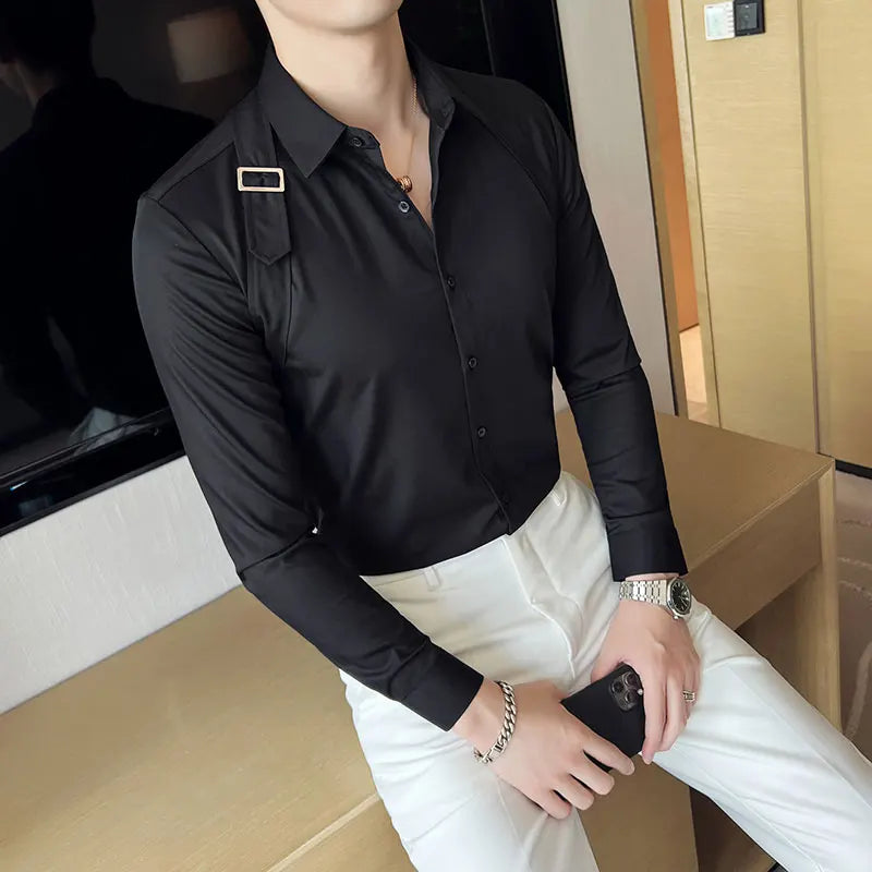 Camisa con diseño decorativo de tiras, ropa para hombre 2023, camisa coreana de manga larga, corte entallado, informal, ideal para discotecas y bailes de graduación.