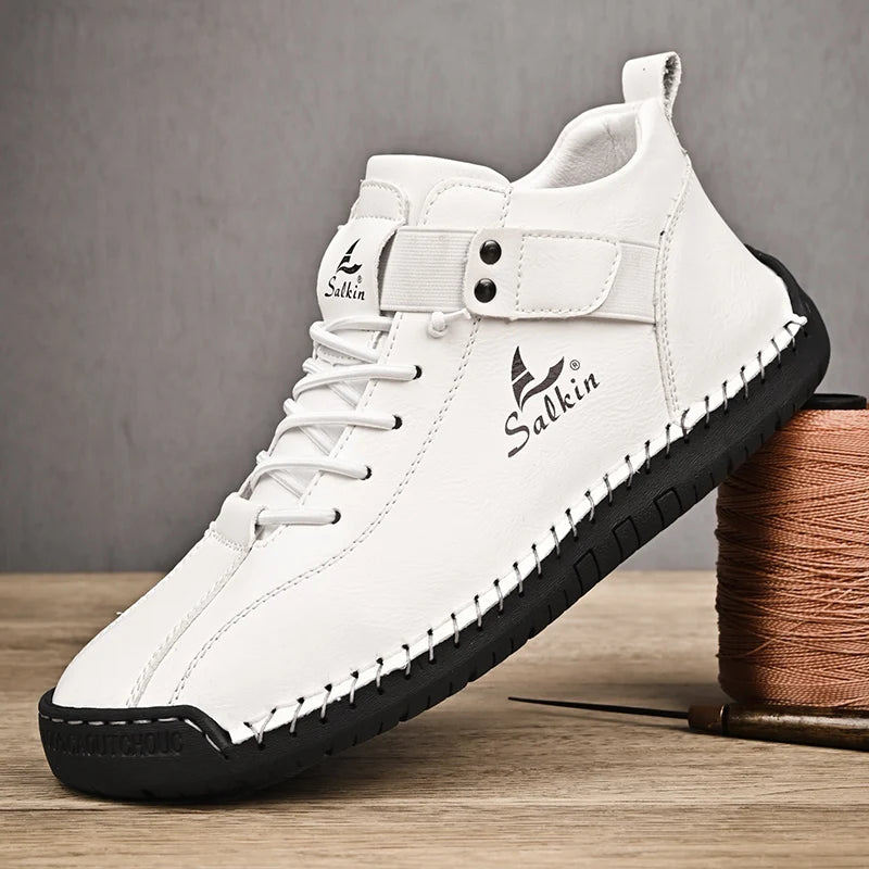 Novos sapatos masculinos casuais de couro feitos à mão 2024, tênis com design respirável para homens, botas de cano curto para áreas externas