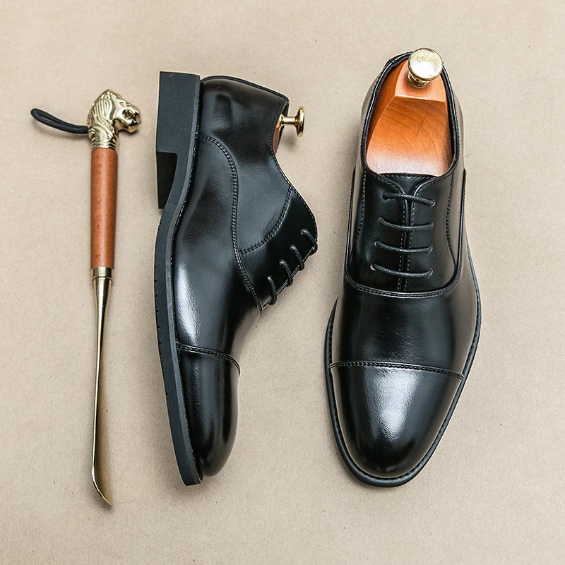 Zapatos de vestir de cuero de marca de lujo para hombre, cómodos, de punta puntiaguda, formales, negros, informales, para boda.