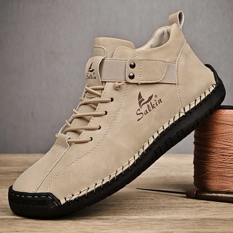 Novos sapatos masculinos casuais de couro feitos à mão 2024, tênis com design respirável para homens, botas de cano curto para áreas externas