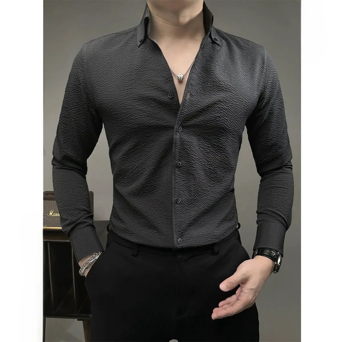 Nueva camisa de manga larga para hombre, ligera y lujosa, elegante, informal, versátil y hermosa, tendencia.