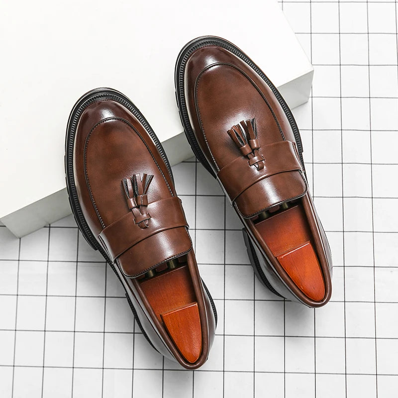 Zapatos de marca de lujo para hombre, mocasines suaves de talla grande 46, mocasines de hombre de cuero de alta calidad con borlas, zapatos planos de conducción