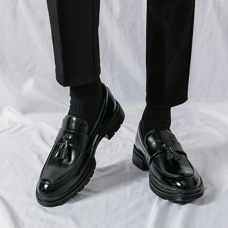 Zapatos de marca de lujo para hombre, mocasines suaves de talla grande 46, mocasines de hombre de cuero de alta calidad con borlas, zapatos planos de conducción