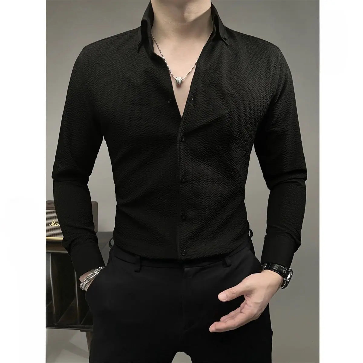 Nueva camisa de manga larga para hombre, ligera y lujosa, elegante, informal, versátil y hermosa, tendencia.