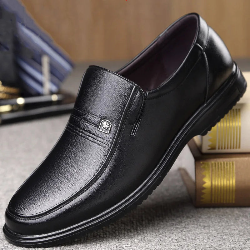 Zapatos formales de cuero de marca de lujo para hombre, mocasines transpirables sin cordones, color negro, talla grande 38-46