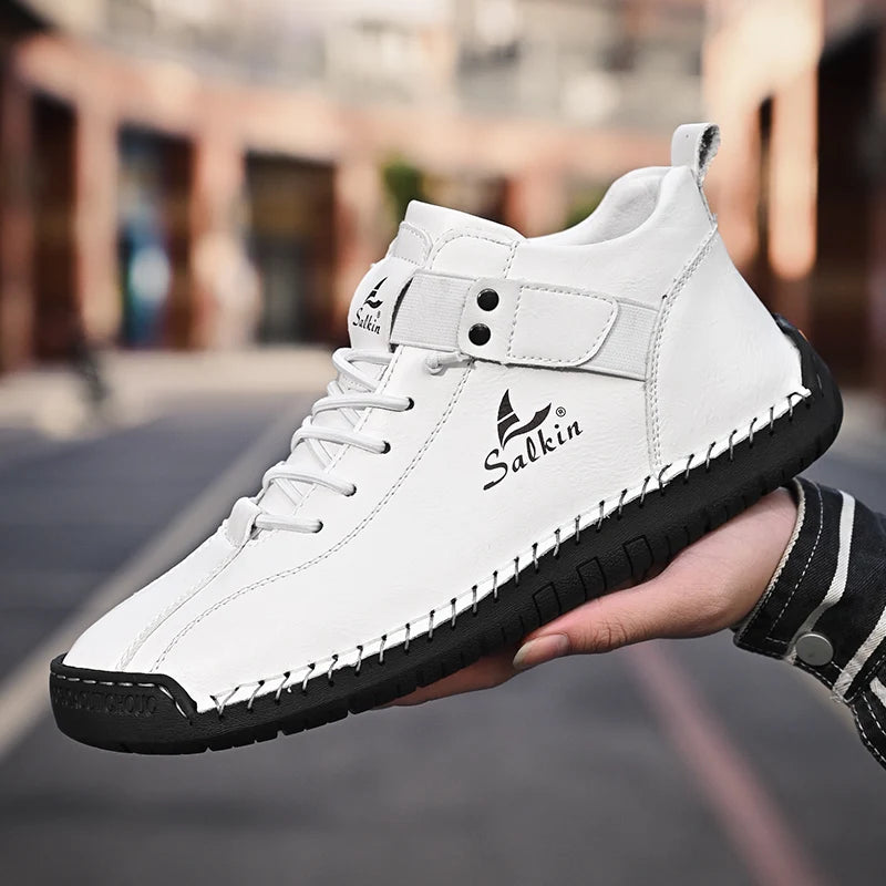 Novos sapatos masculinos casuais de couro feitos à mão 2024, tênis com design respirável para homens, botas de cano curto para áreas externas