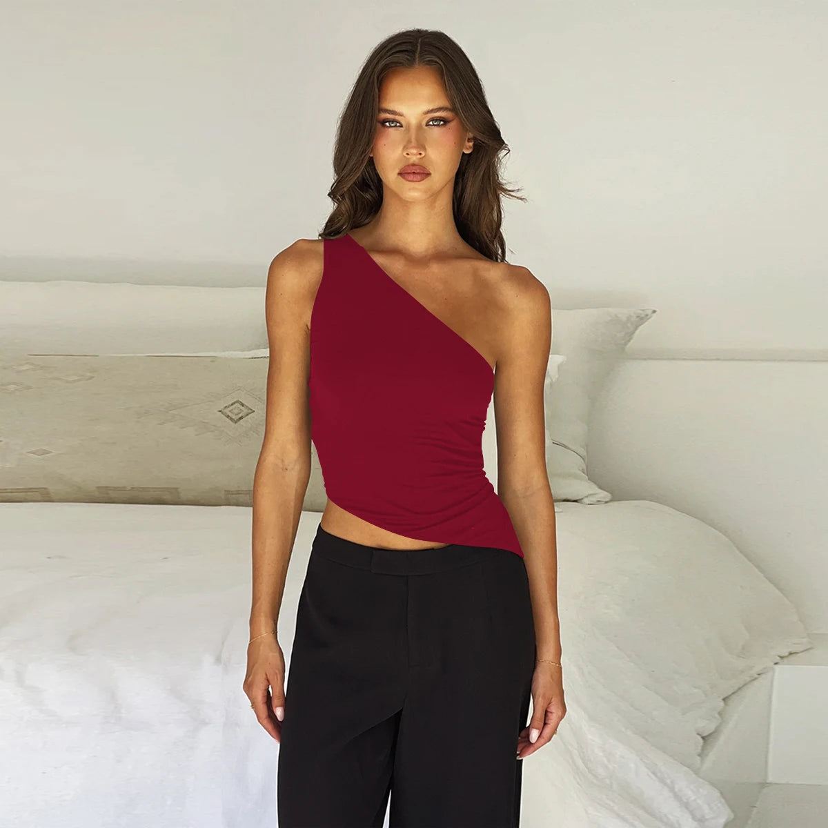 Top justo feminino sexy com alça diagonal e costas nuas, modelo novo 2024, para festa em boate à beira-mar