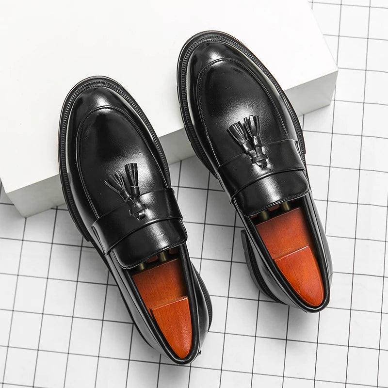 Zapatos de marca de lujo para hombre, mocasines suaves de talla grande 46, mocasines de hombre de cuero de alta calidad con borlas, zapatos planos de conducción