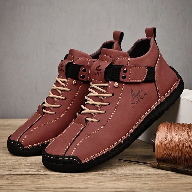 Novos sapatos masculinos casuais de couro feitos à mão 2024, tênis com design respirável para homens, botas de cano curto para áreas externas