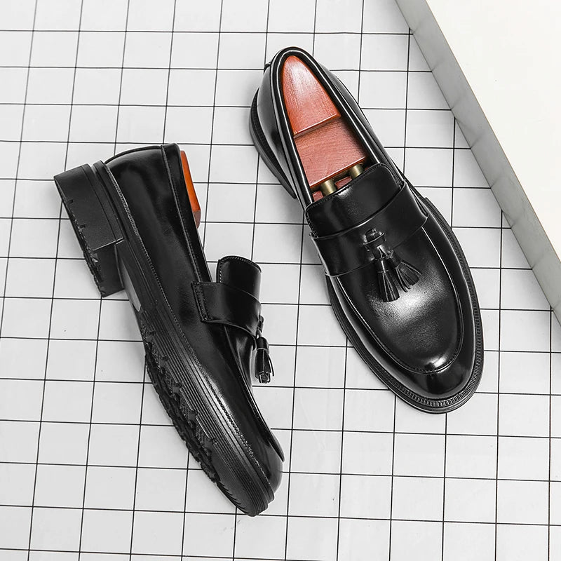 Zapatos de marca de lujo para hombre, mocasines suaves de talla grande 46, mocasines de hombre de cuero de alta calidad con borlas, zapatos planos de conducción