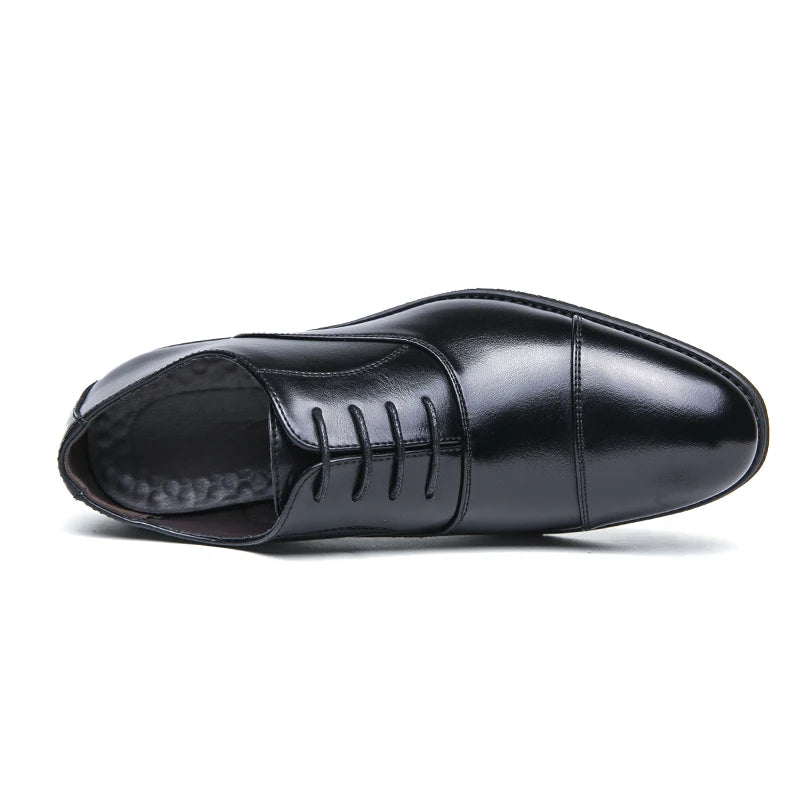 Zapatos de vestir de cuero de marca de lujo para hombre, cómodos, de punta puntiaguda, formales, negros, informales, para boda.
