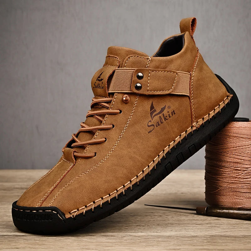 Novos sapatos masculinos casuais de couro feitos à mão 2024, tênis com design respirável para homens, botas de cano curto para áreas externas