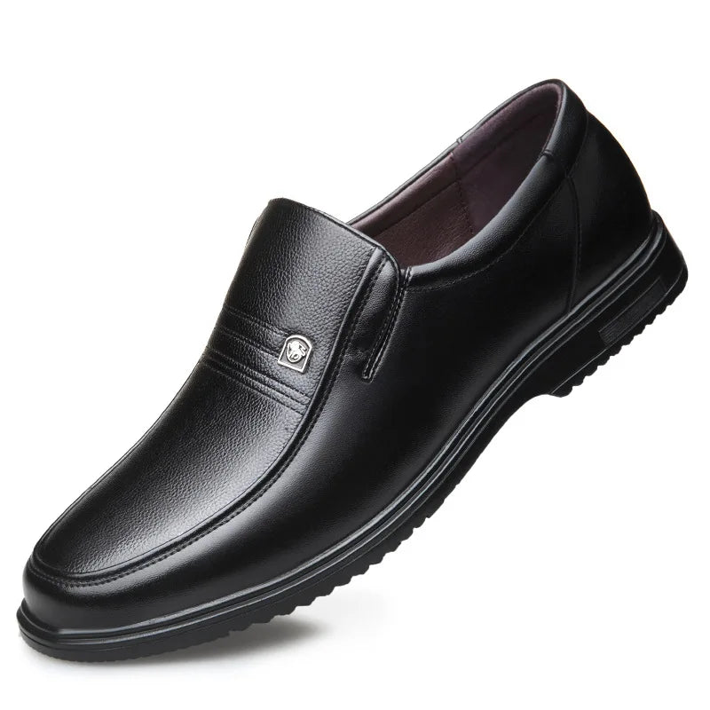 Zapatos formales de cuero de marca de lujo para hombre, mocasines transpirables sin cordones, color negro, talla grande 38-46