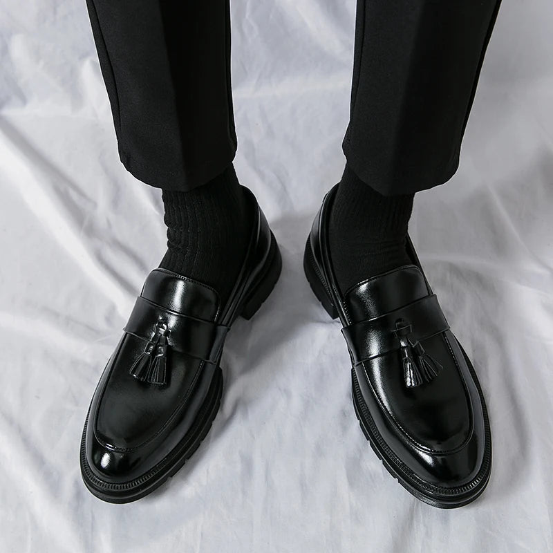 Zapatos de marca de lujo para hombre, mocasines suaves de talla grande 46, mocasines de hombre de cuero de alta calidad con borlas, zapatos planos de conducción