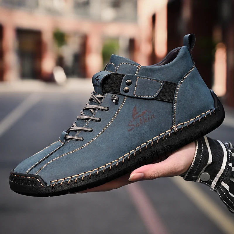 Novos sapatos masculinos casuais de couro feitos à mão 2024, tênis com design respirável para homens, botas de cano curto para áreas externas