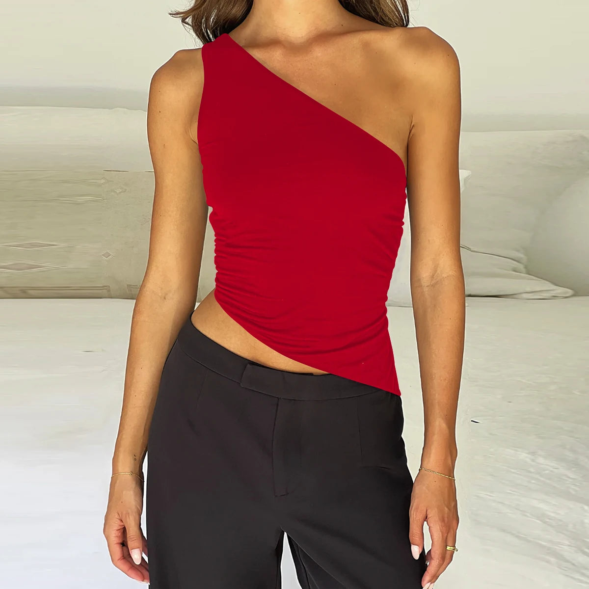 Top justo feminino sexy com alça diagonal e costas nuas, modelo novo 2024, para festa em boate à beira-mar