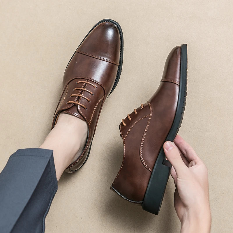 Zapatos de vestir de cuero de marca de lujo para hombre, cómodos, de punta puntiaguda, formales, negros, informales, para boda.