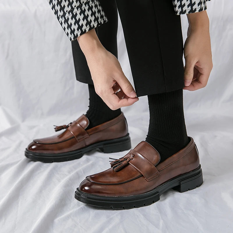 Zapatos de marca de lujo para hombre, mocasines suaves de talla grande 46, mocasines de hombre de cuero de alta calidad con borlas, zapatos planos de conducción