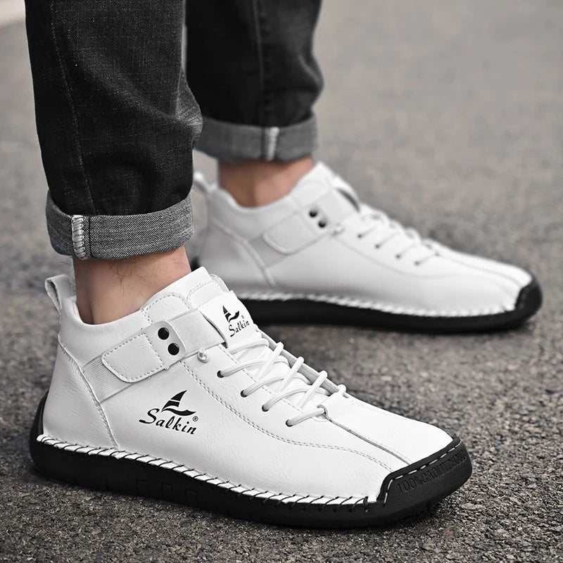 Novos sapatos masculinos casuais de couro feitos à mão 2024, tênis com design respirável para homens, botas de cano curto para áreas externas