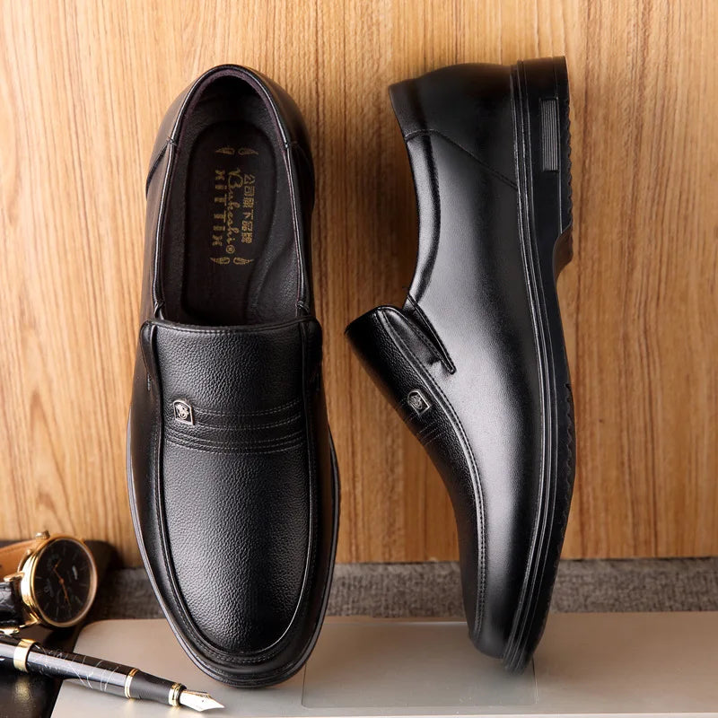 Zapatos formales de cuero de marca de lujo para hombre, mocasines transpirables sin cordones, color negro, talla grande 38-46