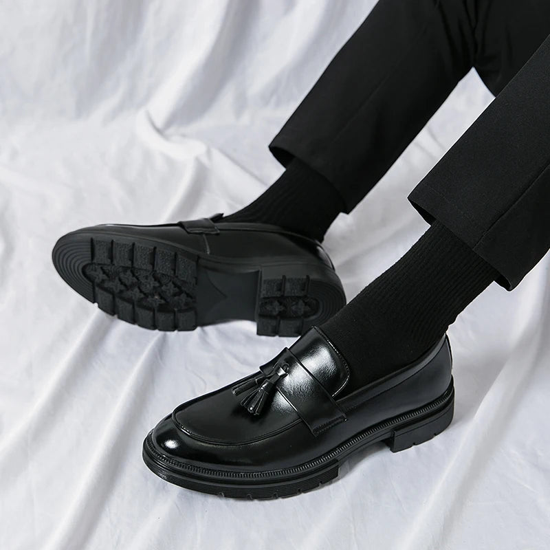 Zapatos de marca de lujo para hombre, mocasines suaves de talla grande 46, mocasines de hombre de cuero de alta calidad con borlas, zapatos planos de conducción