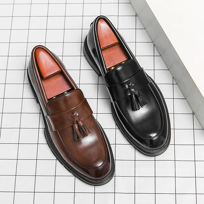 Zapatos de marca de lujo para hombre, mocasines suaves de talla grande 46, mocasines de hombre de cuero de alta calidad con borlas, zapatos planos de conducción