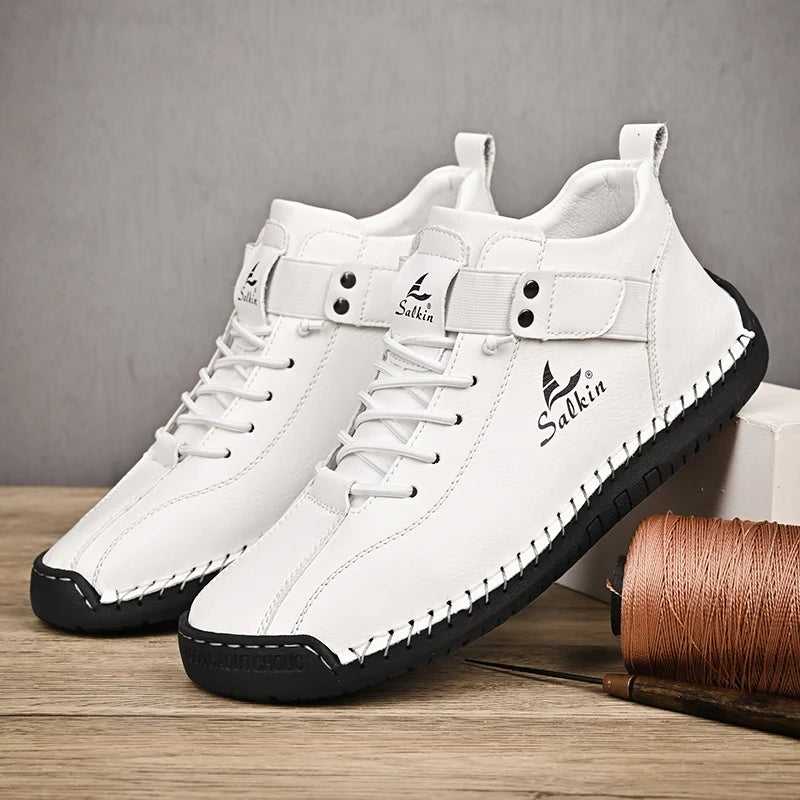 Novos sapatos masculinos casuais de couro feitos à mão 2024, tênis com design respirável para homens, botas de cano curto para áreas externas