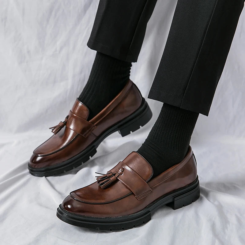 Zapatos de marca de lujo para hombre, mocasines suaves de talla grande 46, mocasines de hombre de cuero de alta calidad con borlas, zapatos planos de conducción