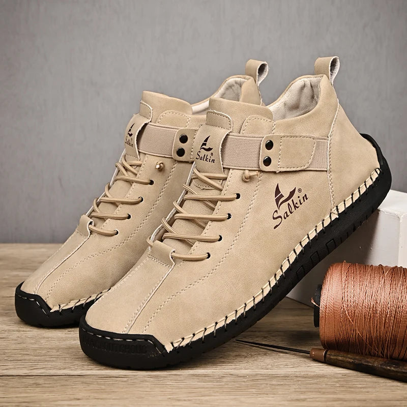 Novos sapatos masculinos casuais de couro feitos à mão 2024, tênis com design respirável para homens, botas de cano curto para áreas externas