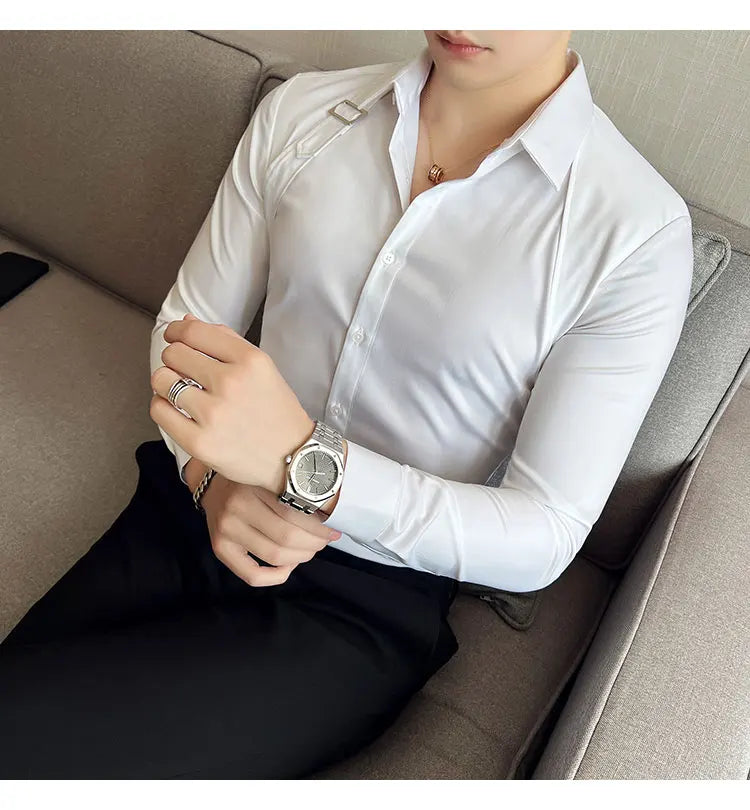 Camisa con diseño decorativo de tiras, ropa para hombre 2023, camisa coreana de manga larga, corte entallado, informal, ideal para discotecas y bailes de graduación.