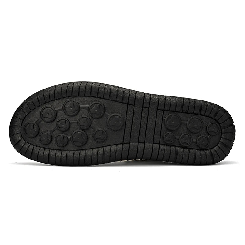 Novos sapatos masculinos casuais de couro feitos à mão 2024, tênis com design respirável para homens, botas de cano curto para áreas externas