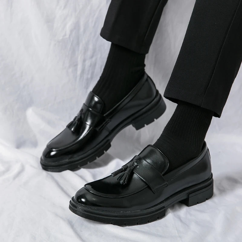 Zapatos de marca de lujo para hombre, mocasines suaves de talla grande 46, mocasines de hombre de cuero de alta calidad con borlas, zapatos planos de conducción
