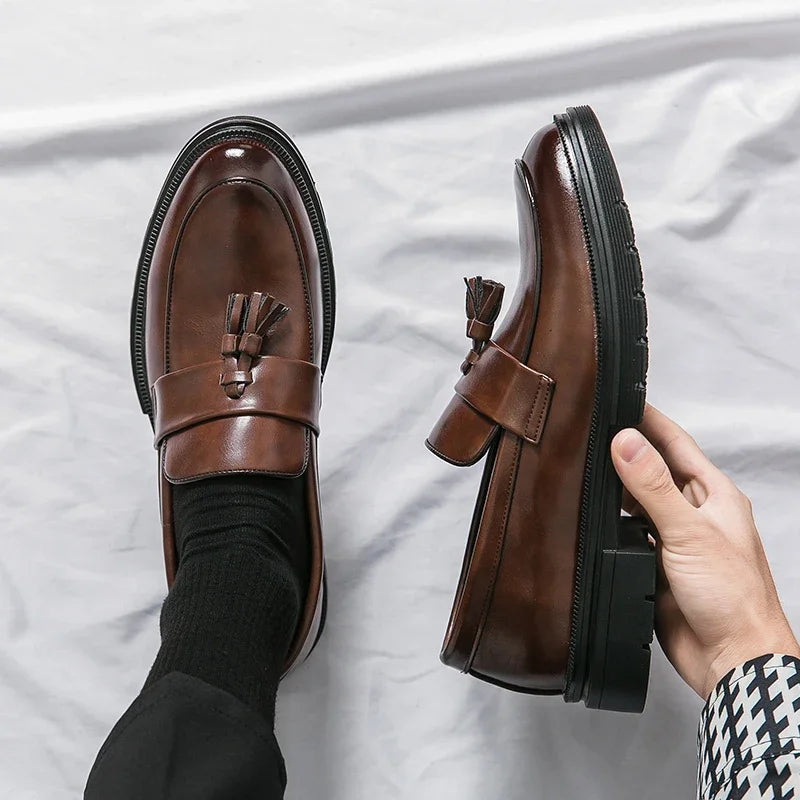 Zapatos de marca de lujo para hombre, mocasines suaves de talla grande 46, mocasines de hombre de cuero de alta calidad con borlas, zapatos planos de conducción