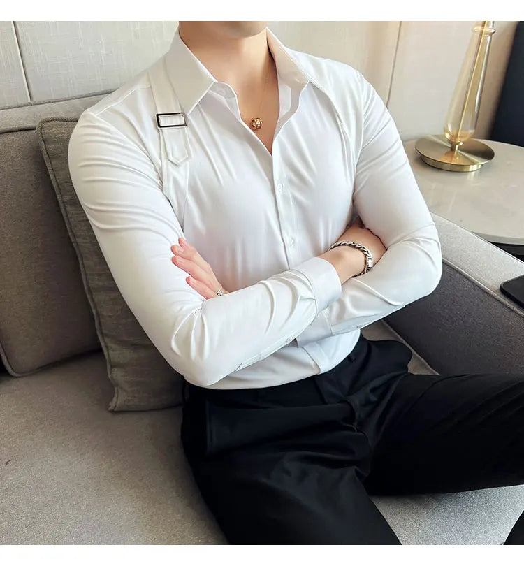 Camisa con diseño decorativo de tiras, ropa para hombre 2023, camisa coreana de manga larga, corte entallado, informal, ideal para discotecas y bailes de graduación.