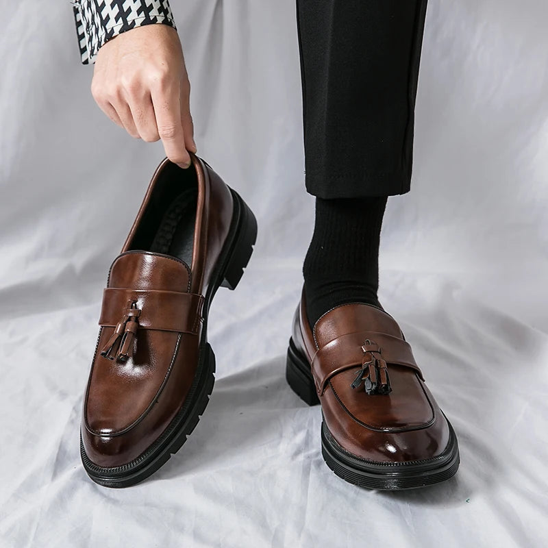 Zapatos de marca de lujo para hombre, mocasines suaves de talla grande 46, mocasines de hombre de cuero de alta calidad con borlas, zapatos planos de conducción
