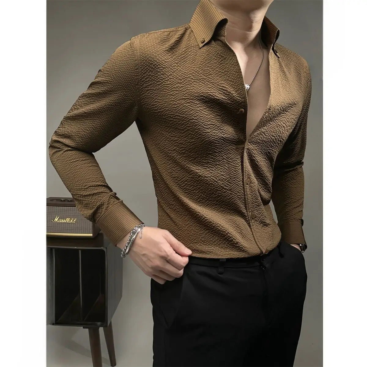 Nueva camisa de manga larga para hombre, ligera y lujosa, elegante, informal, versátil y hermosa, tendencia.